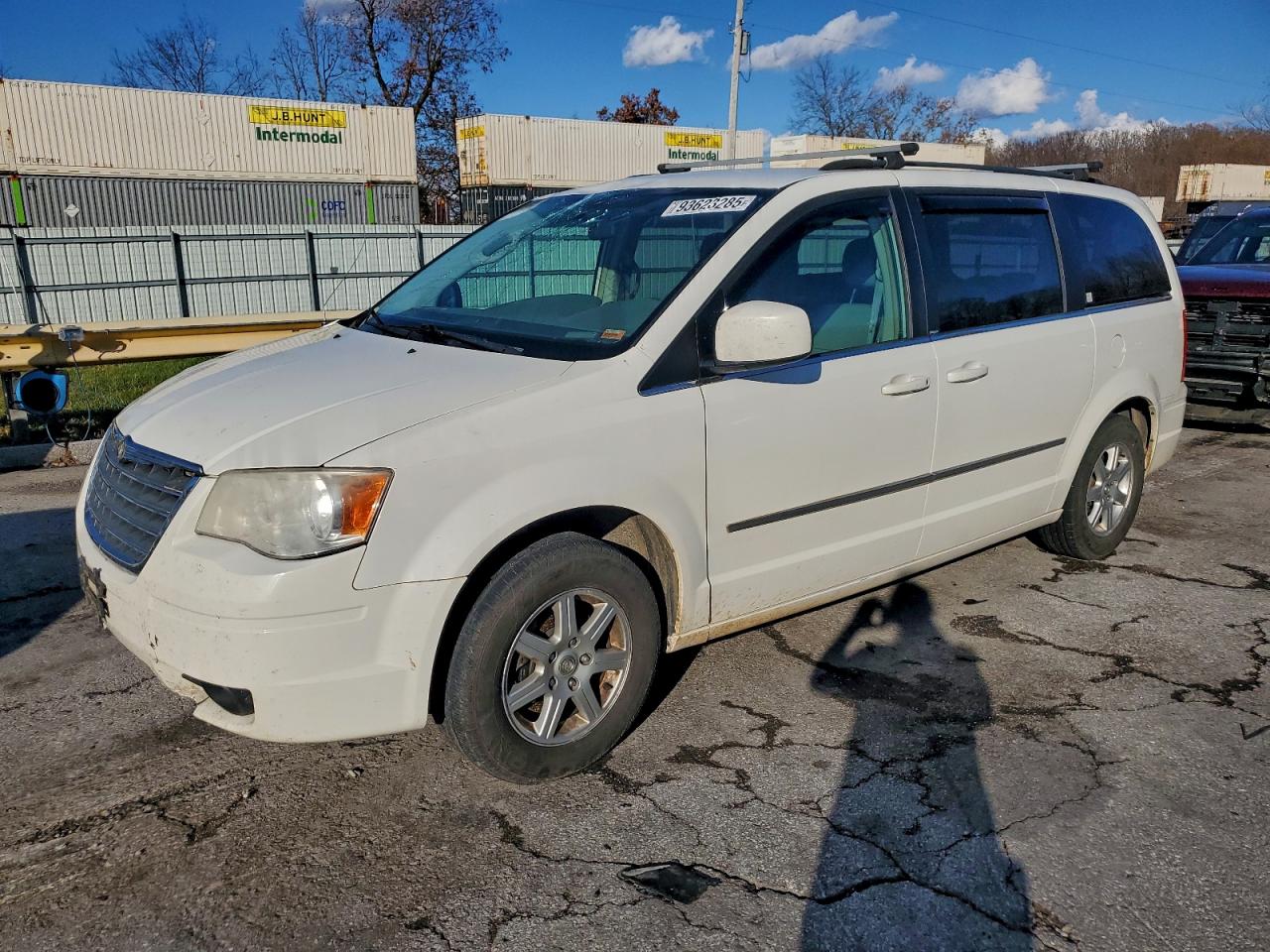 Salvage Chrysler Minivan Image