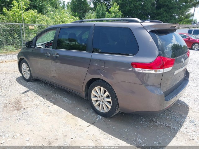 Toyota Sienna Limited V6 7 Passenger