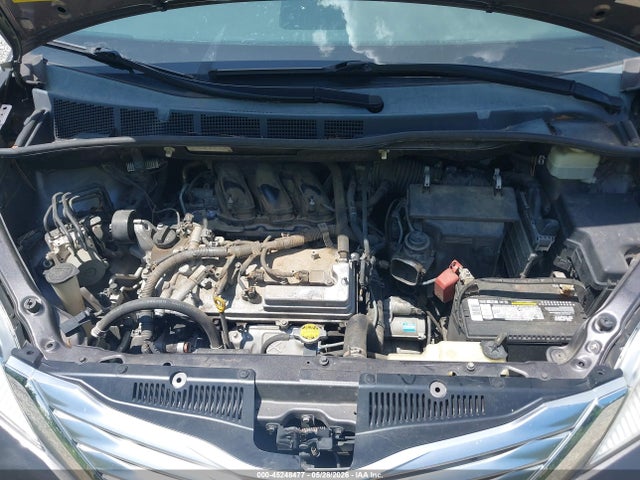 Toyota Sienna Limited V6 7 Passenger