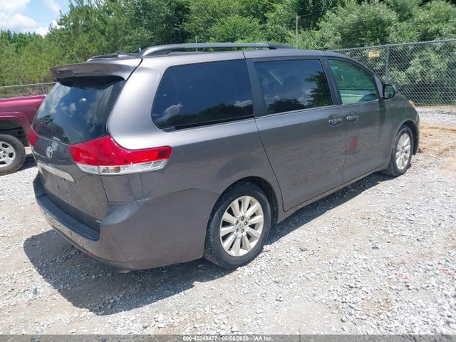 Toyota Sienna Limited V6 7 Passenger