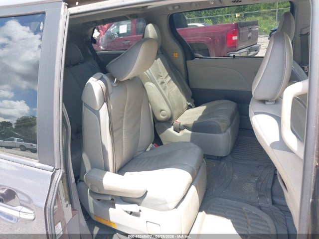 Toyota Sienna Limited V6 7 Passenger