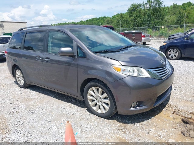 Salvage Toyota Sienna Image