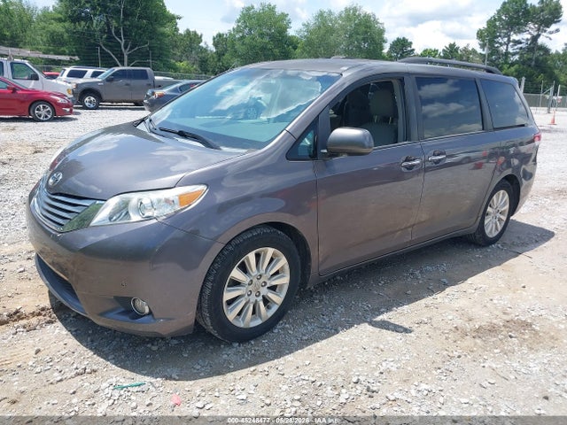 Toyota Sienna Limited V6 7 Passenger
