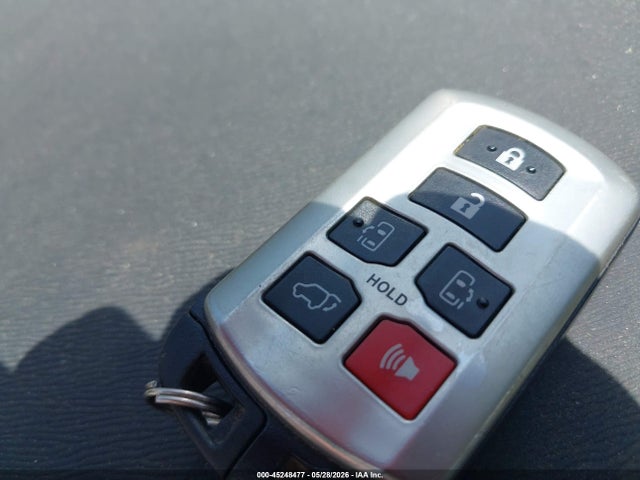 Toyota Sienna Limited V6 7 Passenger
