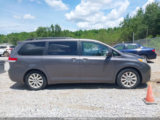 Toyota Sienna Limited V6 7 Passenger