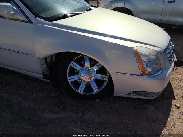 Cadillac DTS Standard