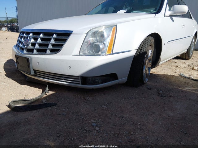 Cadillac DTS Standard