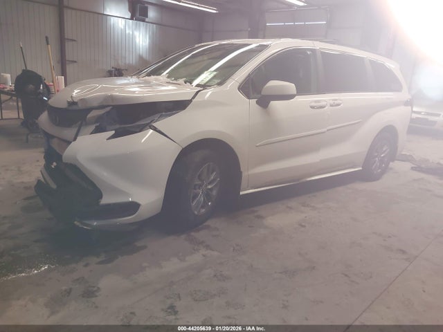 Toyota Sienna Le