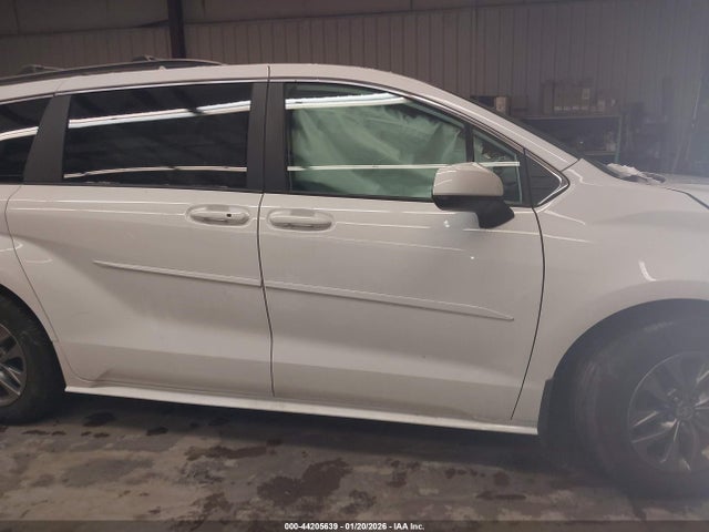 Toyota Sienna Le