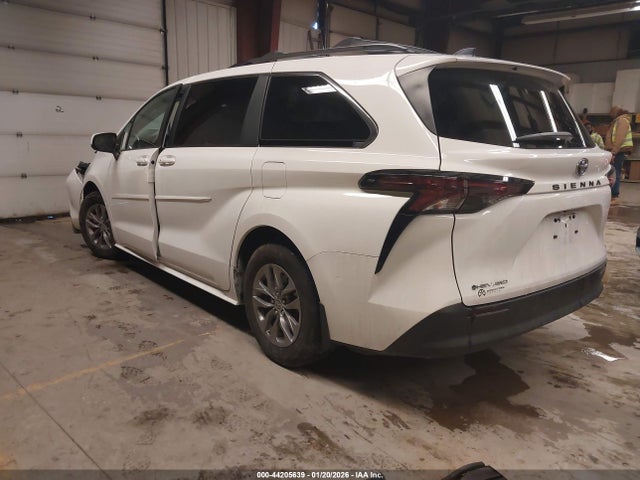 Toyota Sienna Le
