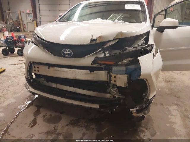 Toyota Sienna Le