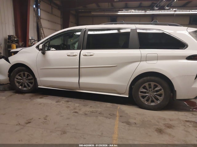 Toyota Sienna Le