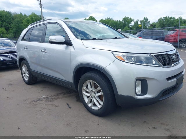 Salvage Kia Sorento Image