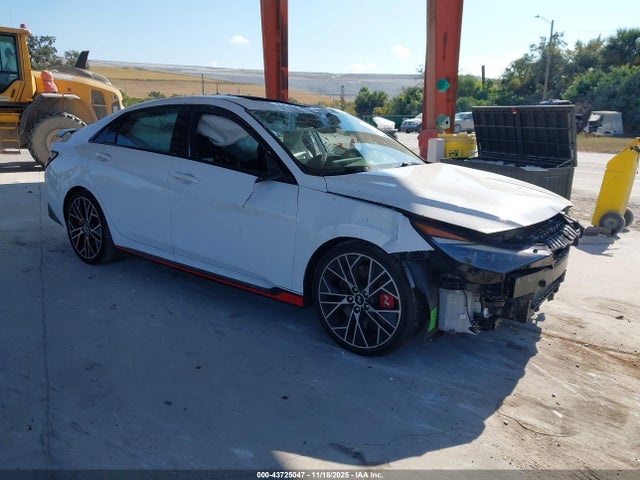 Salvage Hyundai ELANTRA Image