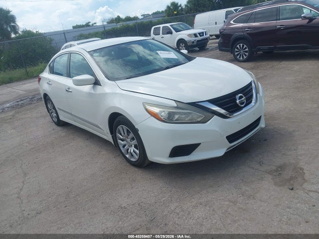 Salvage Nissan Altima Image