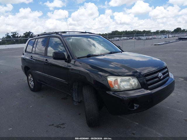 Salvage Toyota Highlander Image