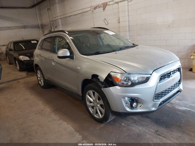 Salvage Mitsubishi Outlander Image