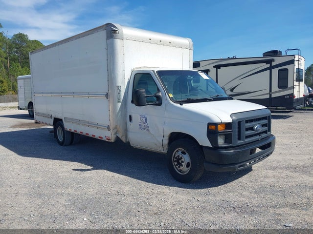 Salvage Ford E-350 Image