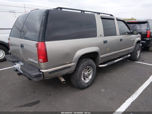Chevrolet Suburban 2500