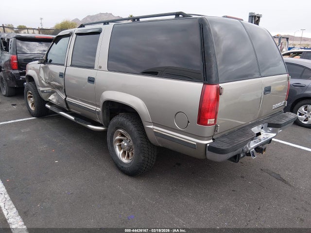 Chevrolet Suburban 2500