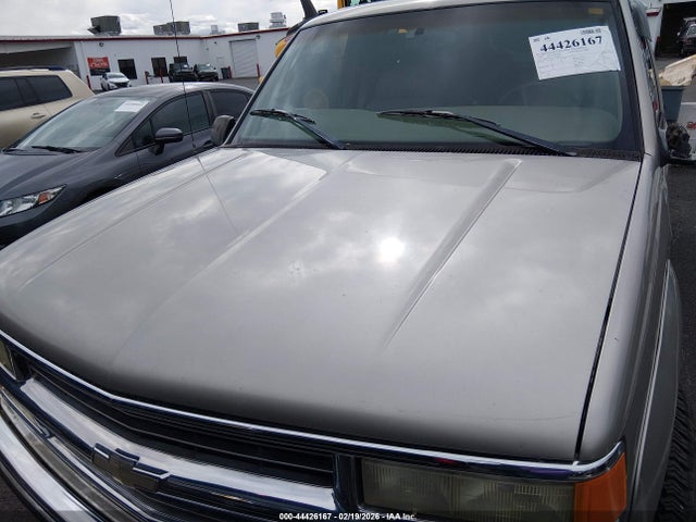 Chevrolet Suburban 2500