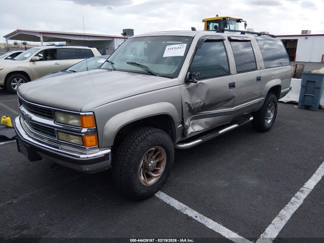 Chevrolet Suburban 2500