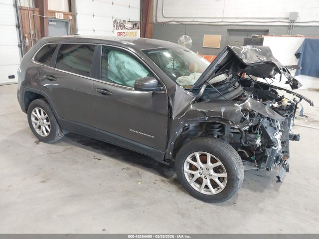 Salvage Jeep Cherokee Image