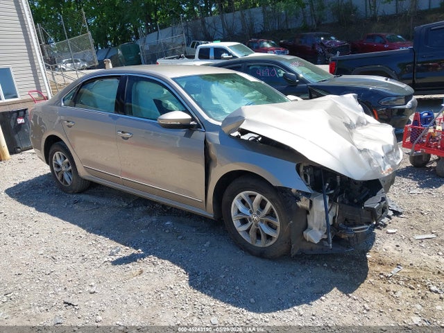 Salvage Volkswagen Passat Image