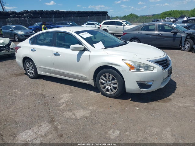 Salvage Nissan Altima Image