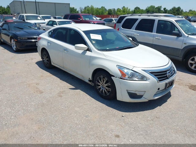 Salvage Nissan Altima Image