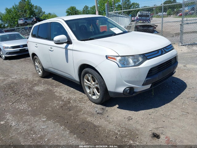 Salvage Mitsubishi Outlander Image