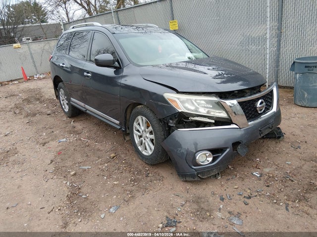 Salvage Nissan Pathfinder Image