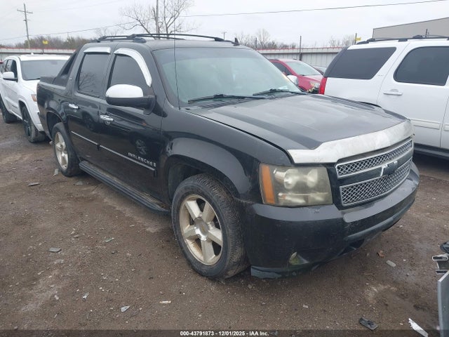 Salvage Chevrolet Avalanche 1500 Image