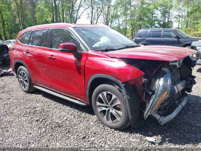 Salvage Toyota Highlander Image