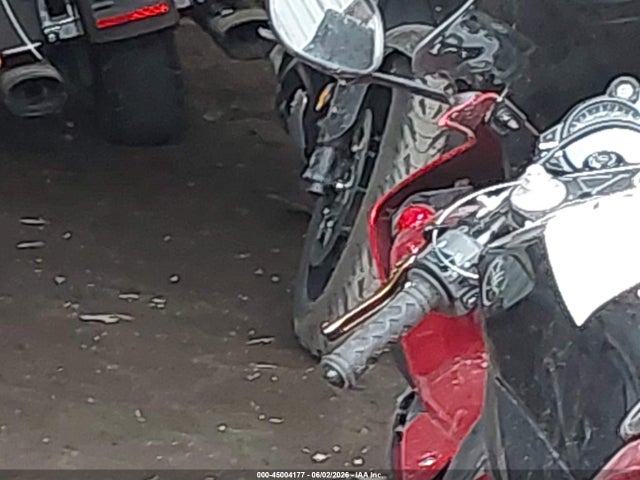 Yamaha Yzfr1