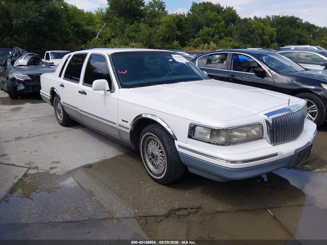 Salvage Lincoln Towncar Image