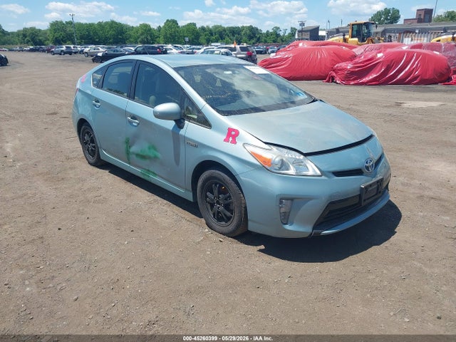 Salvage Toyota Prius Image