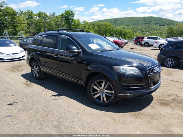 Salvage Audi Q7 Image