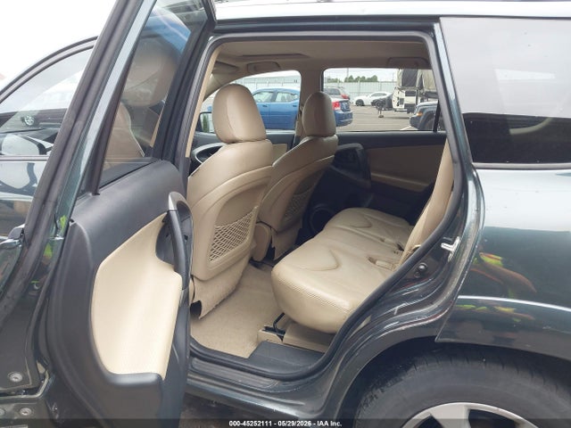 Toyota RAV4 Limited V6