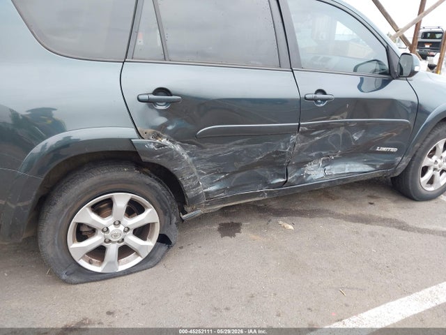 Toyota RAV4 Limited V6
