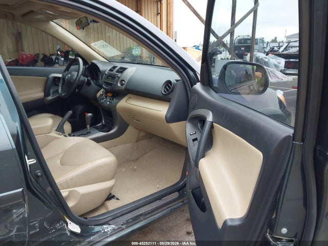 Toyota RAV4 Limited V6