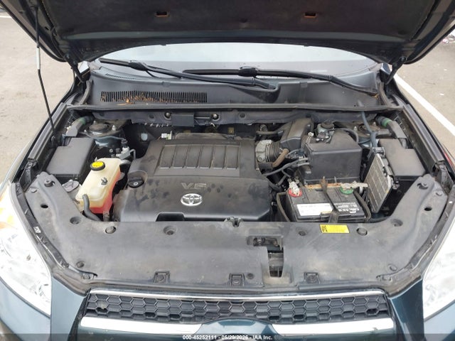 Toyota RAV4 Limited V6