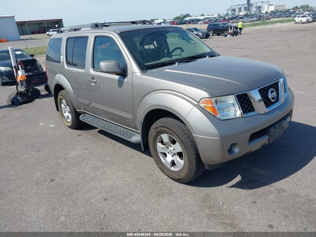 Salvage Nissan Pathfinder Image