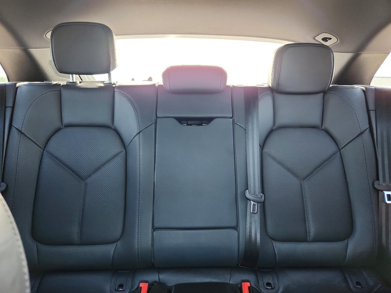 Porsche Macan Base