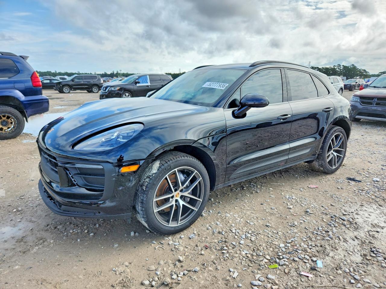 Salvage Porsche Macan Image
