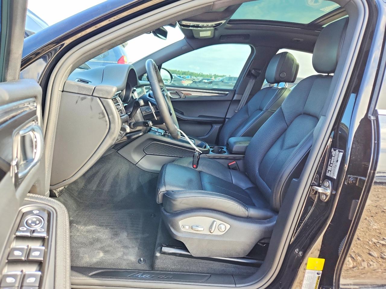 Porsche Macan Base