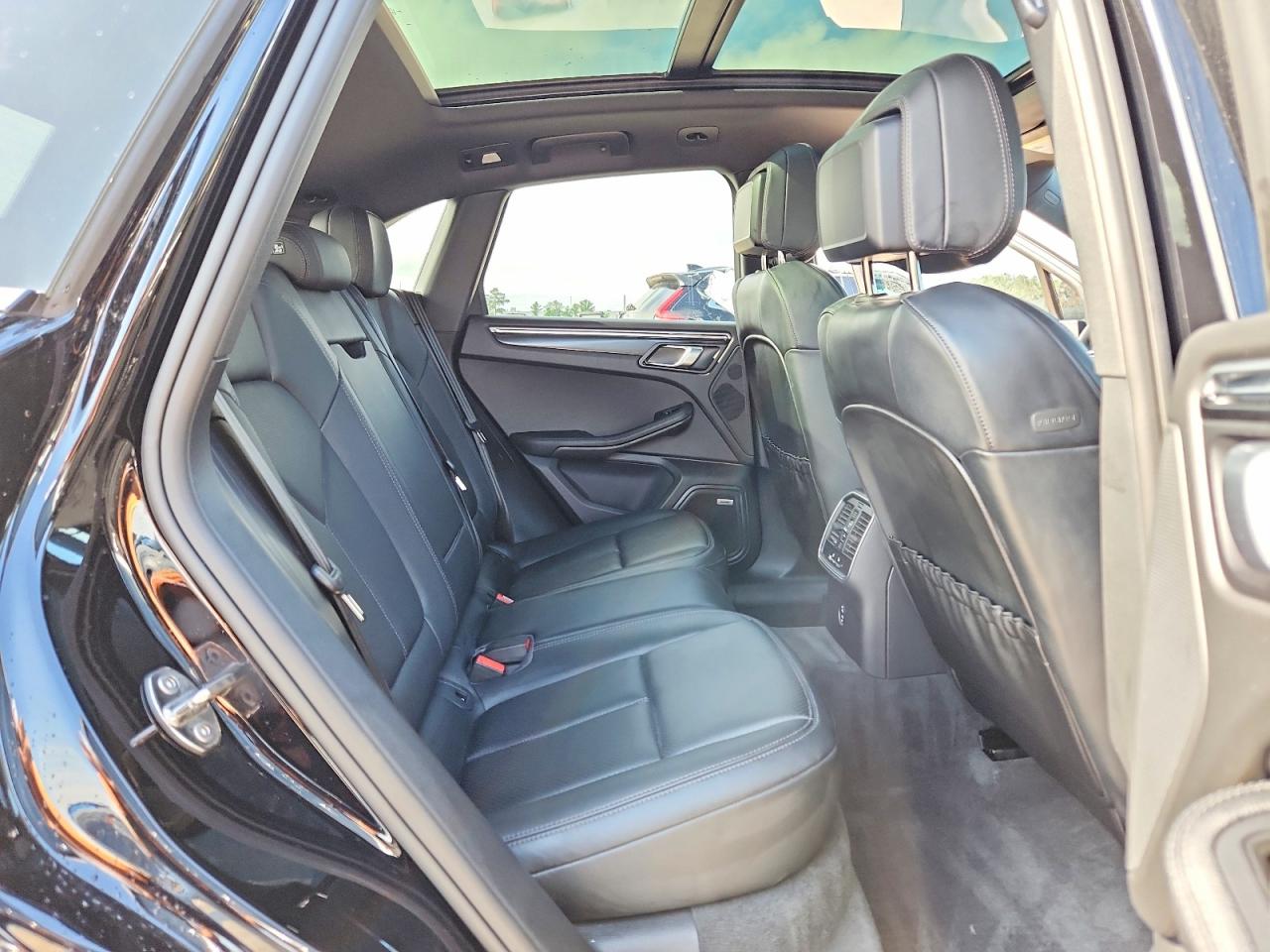 Porsche Macan Base