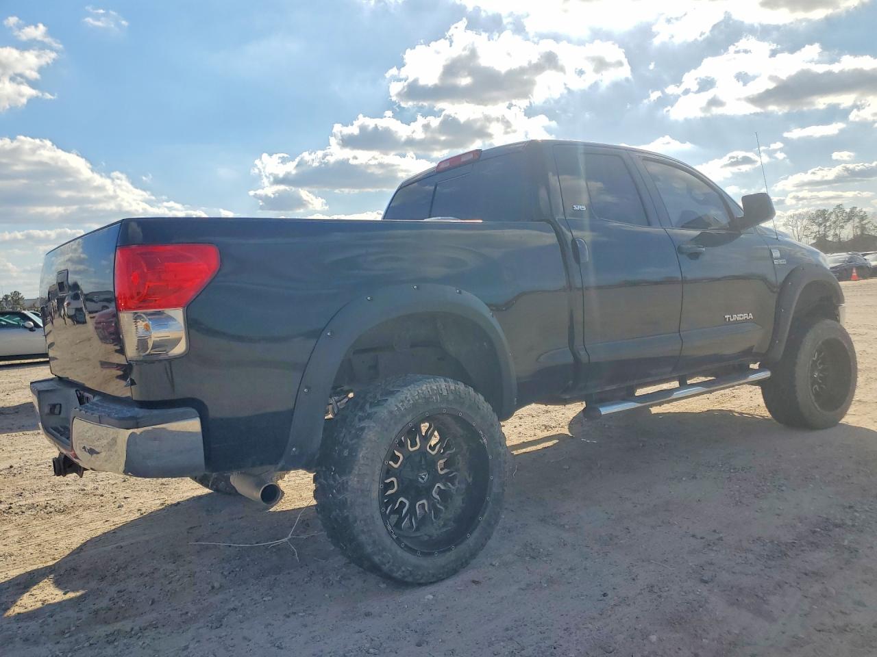 Toyota Tundra Double Cab Sr5