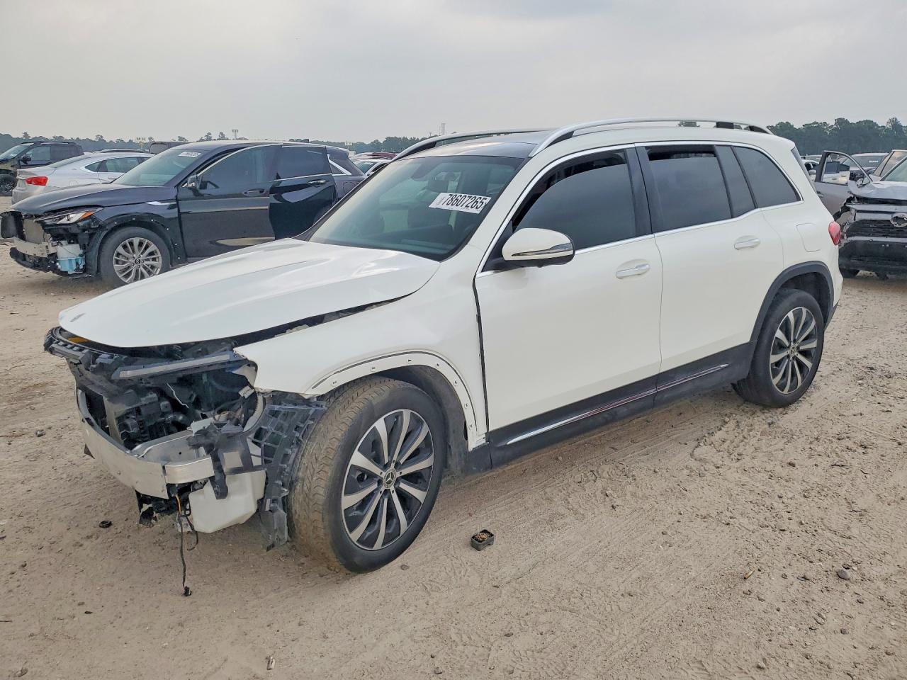 Salvage Mercedes-Benz GLB Image