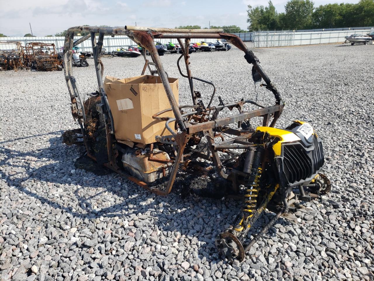 Salvage Can-Am Maverick Max Image